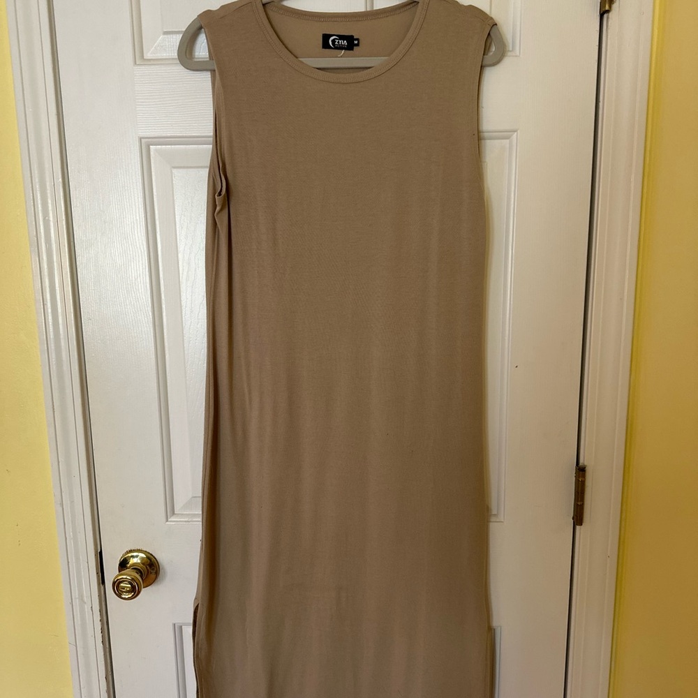 ZYIA ACTIVE Tan Midi Sleeveless Pullover Dress